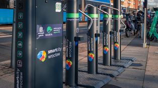 Wrocław: Nowe solarne stacje ładowania dla rowerów i hulajnóg