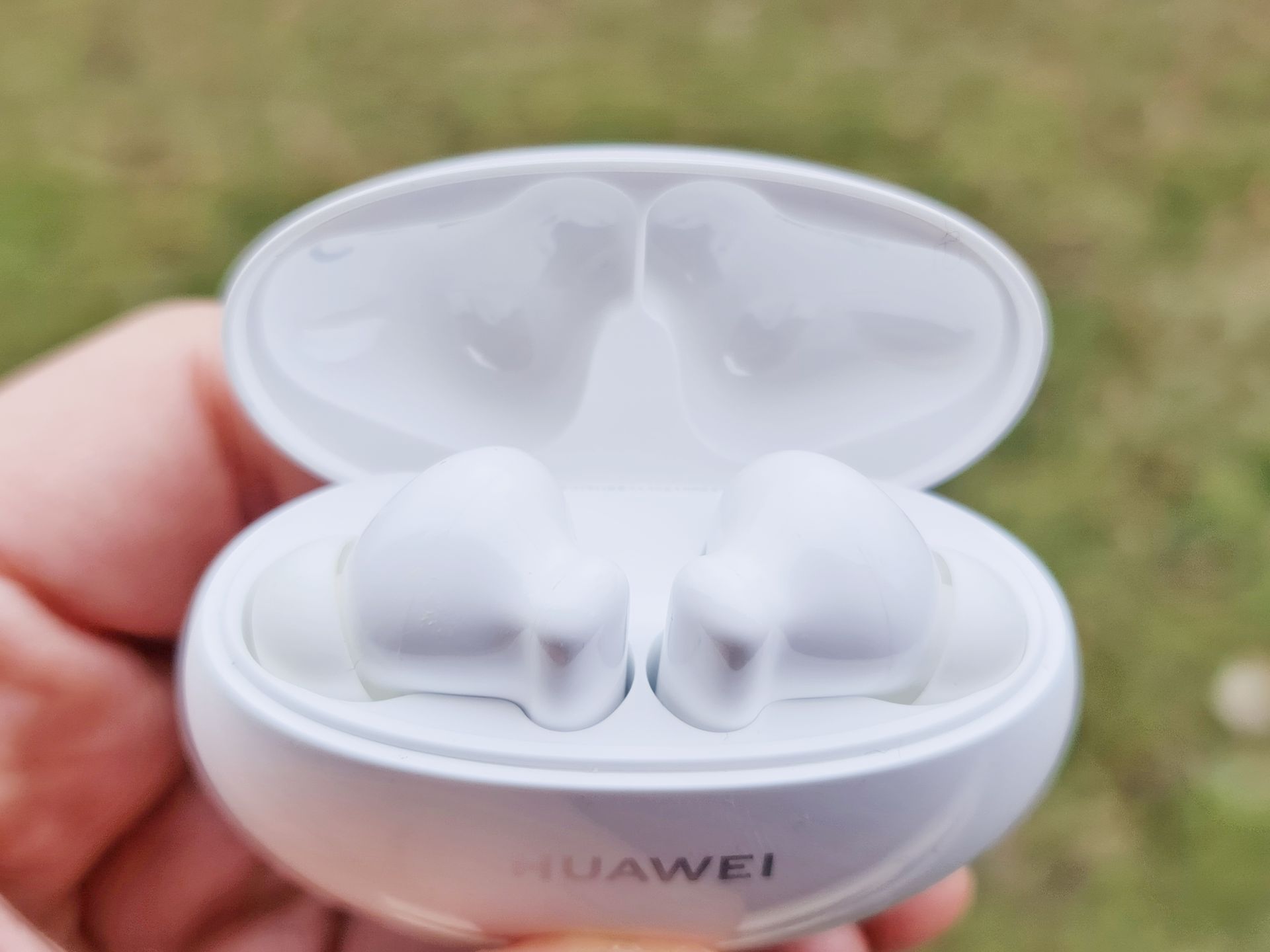 W tej cenie to sztos nad sztosami. Słuchawki Huawei FreeBuds 4i dają radę 2