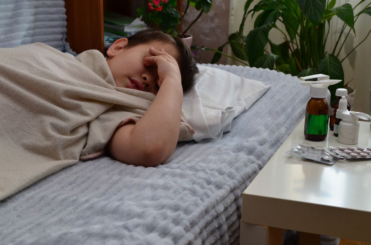 Uciążliwy kaszel u dziecka jest także objawem zapaleniu płuc 