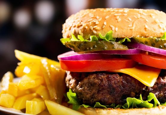 Polacy pokochali burgery. Co warto o nich wiedzieć?