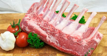 Surowe żeberka z jagnięciny australijskiej z kością (samo mięso)