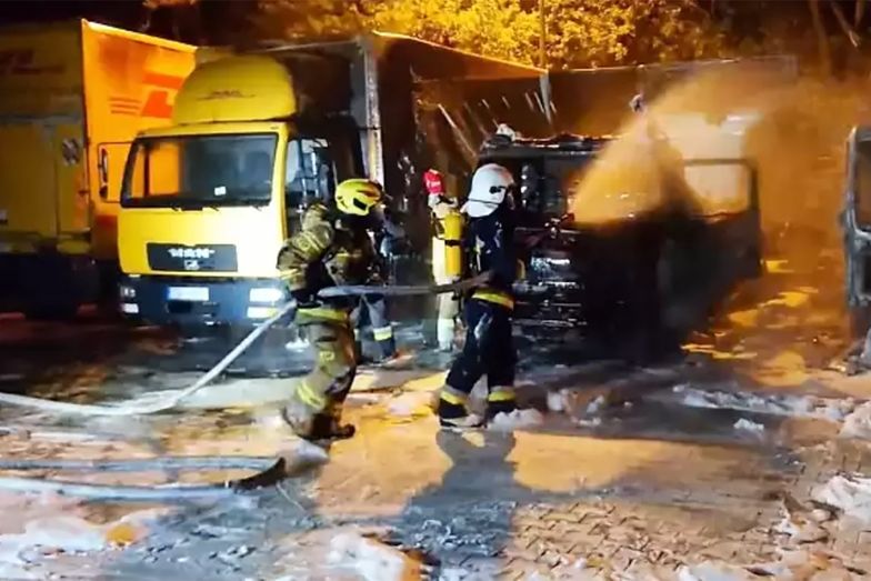 Pożar w firmie DHL na Śląsku. Spłonęło 5 samochodów dostawczych