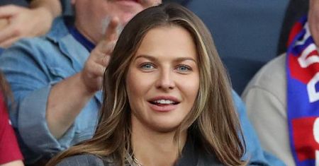 Anna Lewandowska WCINA popcorn i dopinguje męża w towarzystwie znanej WAG. Nieocenione wsparcie? (ZDJĘCIA)