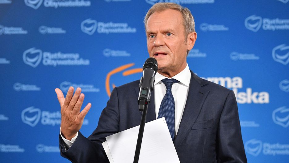Warszawa, 29.07.2021. Przewodniczący Platformy Obywatelskiej Donald Tusk podczas konferencji prasowej po zakończeniu spotkania z ekspertami medycznymi, w warszawskim Biurze Krajowym PO, 29 bm. (sko) PAP/Radek Pietruszka