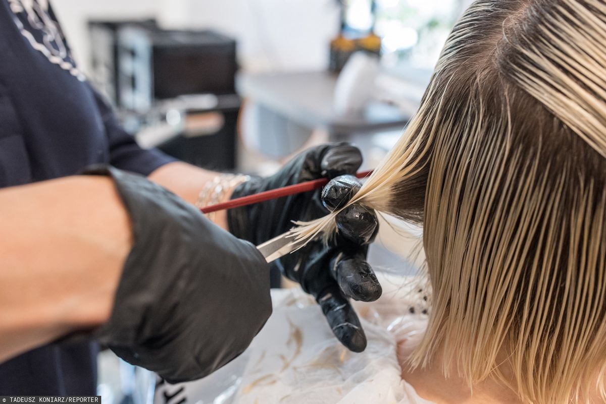Koronawirus w Polsce. Zakażona fryzjerka w Wieluniu. Miała kontakt z 60 klientami