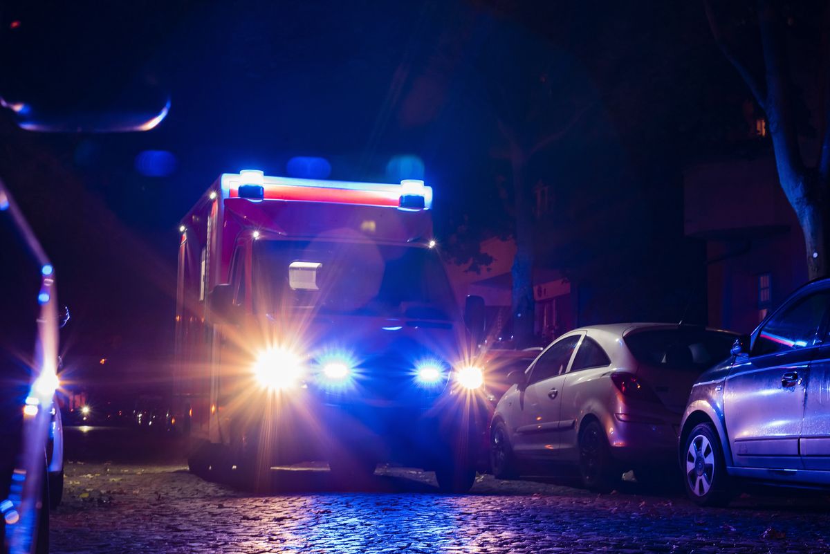 Warszawa.Samochód poszybował w powietrzu i wylądował na ścieżce rowerowej. Kierująca miała 3 promile alkoholu 