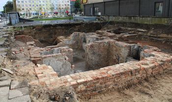 Słupsk: Byłe kino Milenium otoczone przez wykopaliska archeologiczne