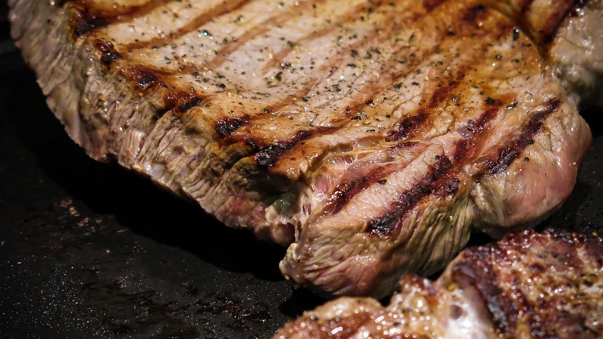 Grillowany mostek wołowy z wewnętrznej części bez kości (samo mięso, (II klasa mięsa)