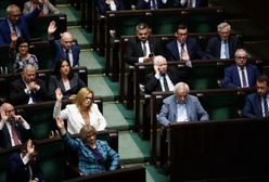 PiS chce wycofać się z obniżki pensji dla posłów? "Do złożenia projektu zachęca opozycję"