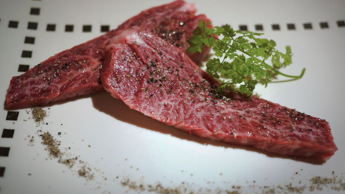 Surowy mostek wołowy z wewnętrznej części bez kości (samo mięso, II klasa mięsa)