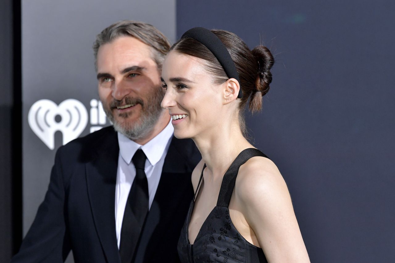 Joaquin Phoenix i Rooney Mara przyłapani na spacerze z dzieckiem