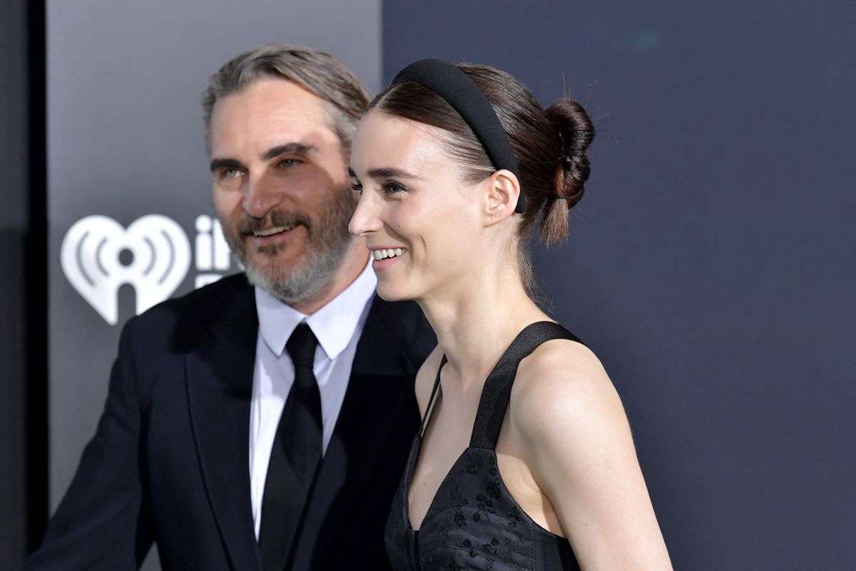 Joaquin Phoenix i Rooney Mara przyłapani na spacerze z dzieckiem