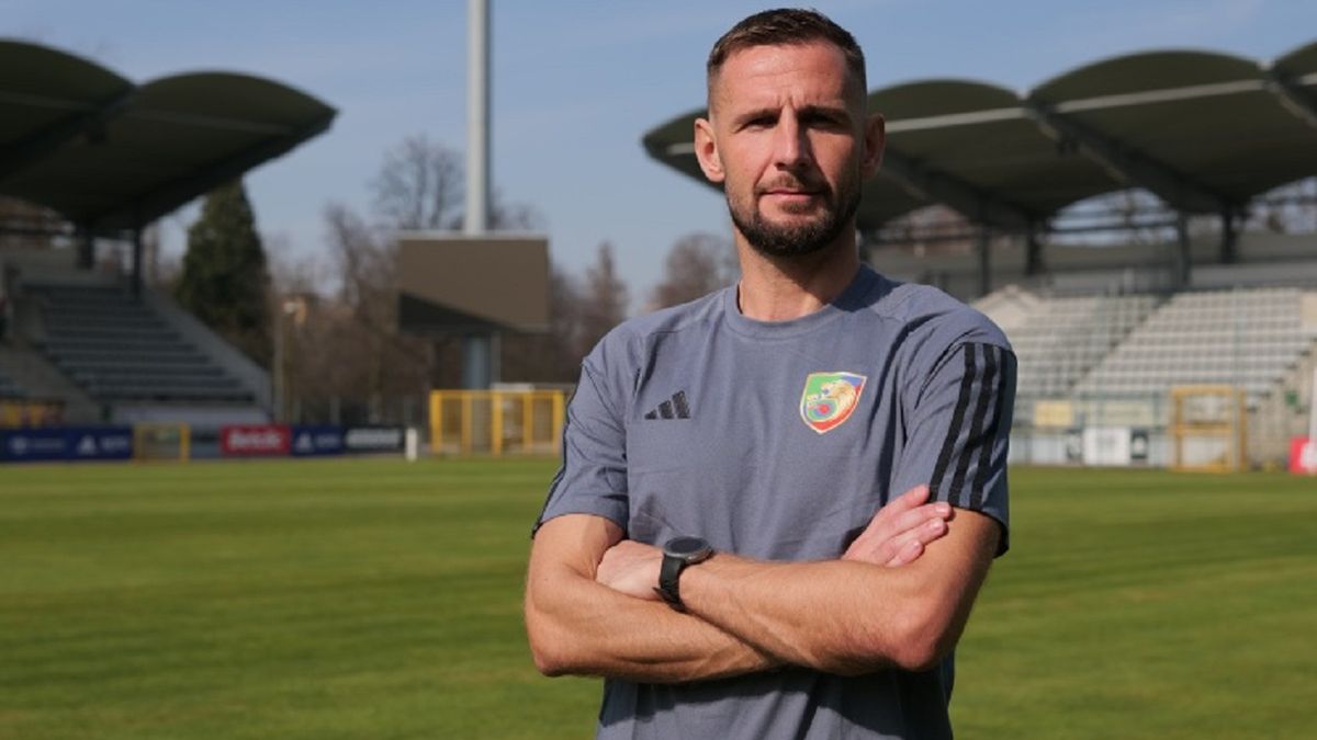 Materiały prasowe / Miedź Legnica / Na zdjęciu: Wojciech Łobodziński został ponownie trenerem Miedzi Legnica