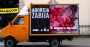 Warszawa. Homofobiczne i antyaborcyjne furgonetki legalne. Prokuratura chce unieważnić uchwałę radnych