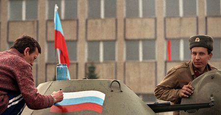 Rosja wplata nowy region do wojny w Ukrainie. Są jak lotniskowiec zaparkowany koło NATO