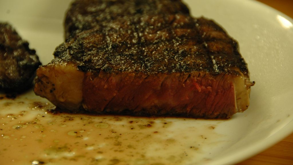 Grillowany mostek wołowy z wewnętrznej części bez kości (samo mięso, III klasa mięsa)