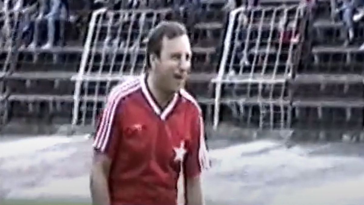 Zdjęcie okładkowe artykułu: YouTube / VideoFakt / Na zdjęciu: Jerzy Stuhr w koszulce Wisły Kraków w 1988 r.