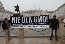 Protesty pod Pałacem Prezydenckim "GMO SieJe Zło"