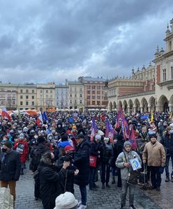 Polacy wyszli na ulice. Protesty w sprawie "lex TVN" w całym kraju