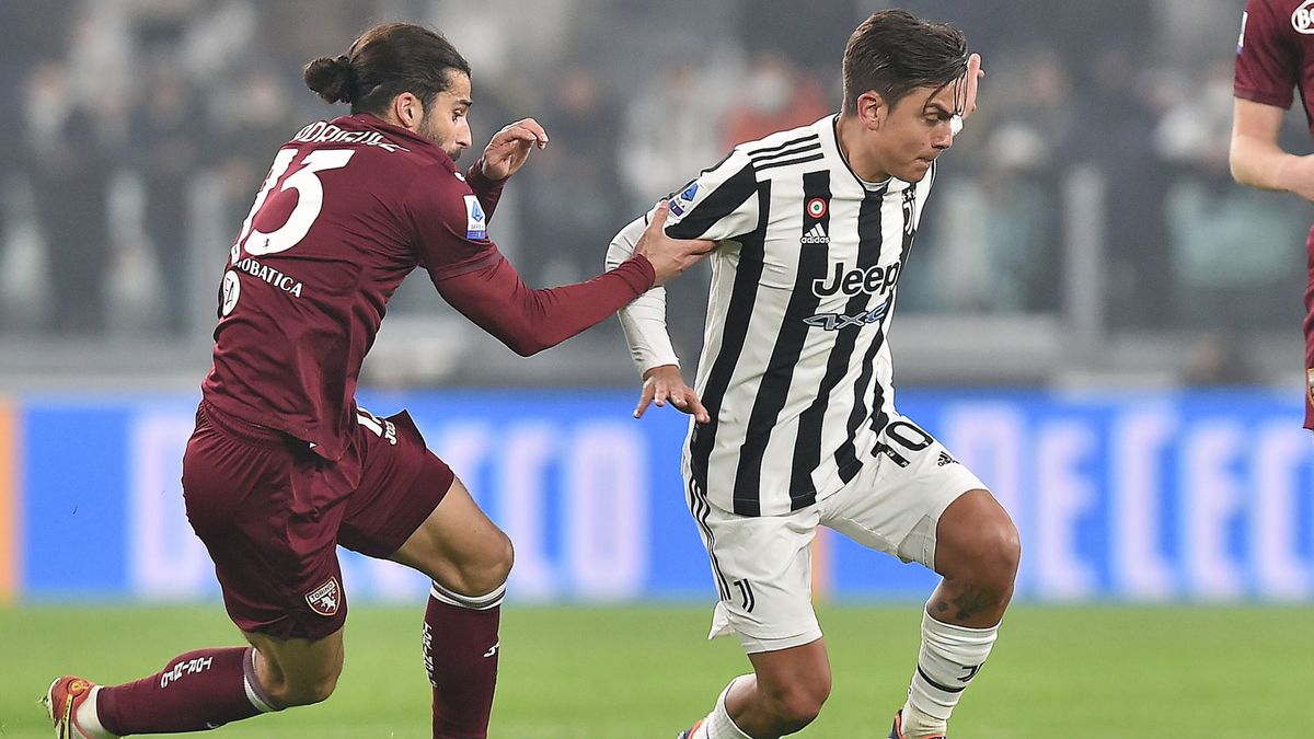 PAP/EPA / ALESSANDRO DI MARCO / Na zdjęciu: Ricardo Rodriguez (z lewej) i Paulo Dybala (z prawej)