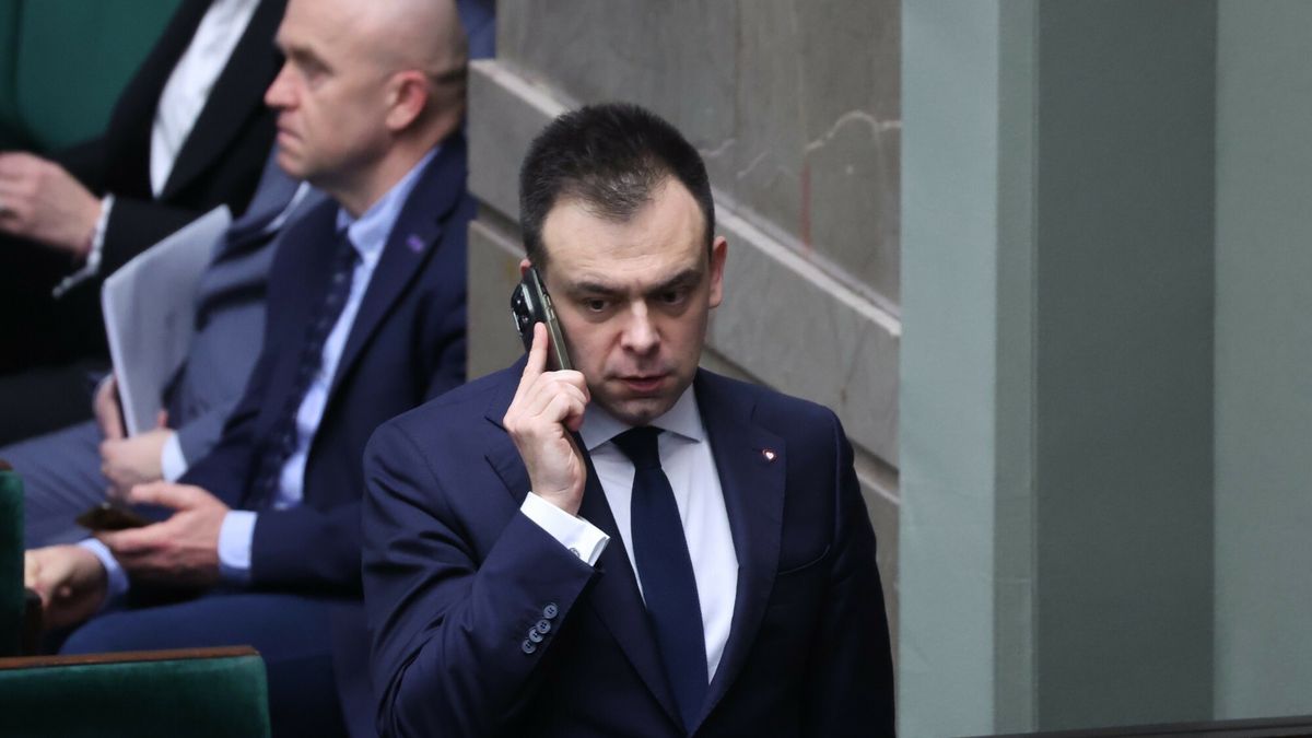 Eksperci wskazują, że minister finansów Andrzej Domański może mieć zaraz problem związany z procedurą nadmiernego deficytu