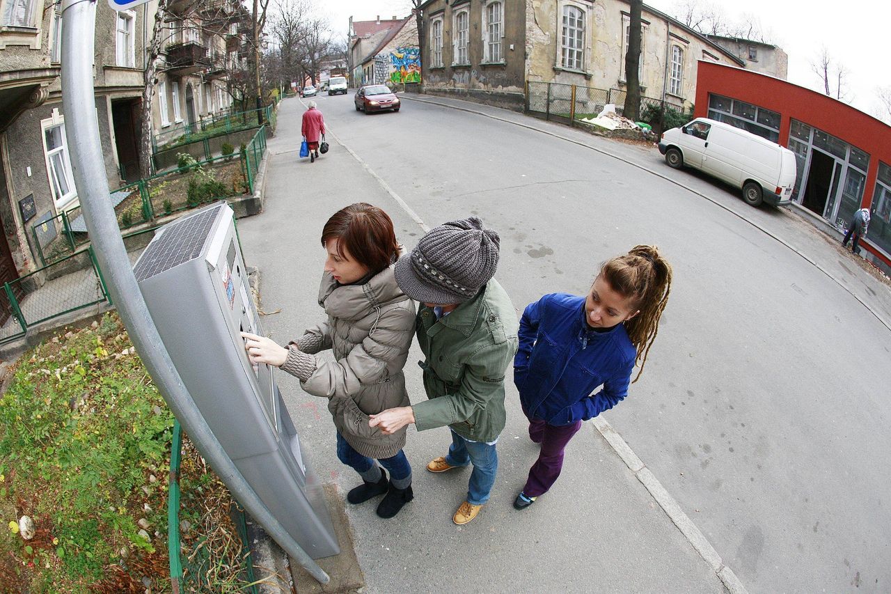 Strefy płatnego parkowania pod lupą: Koniec ze zdzierstwem za opłaty?