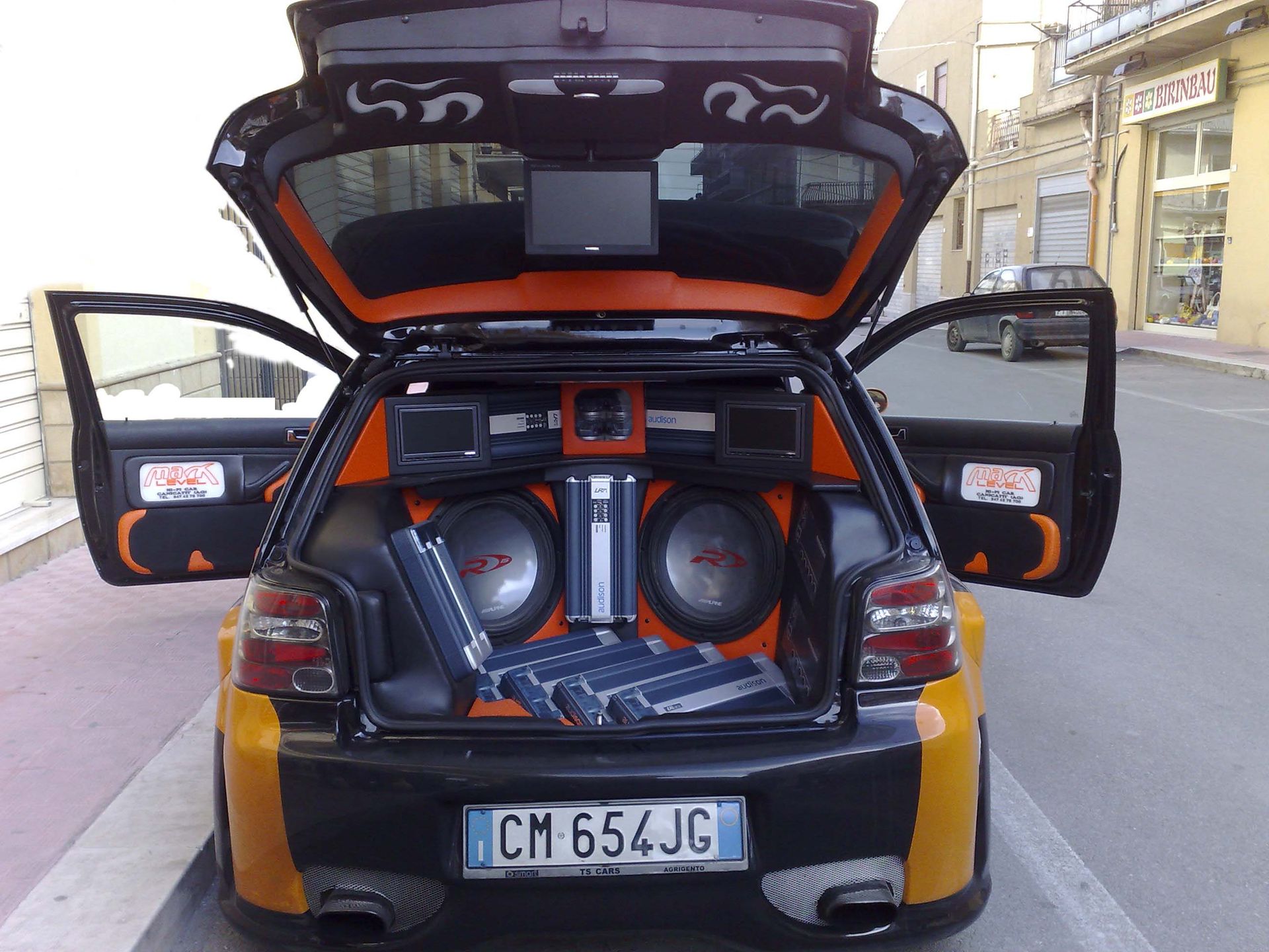 Ekstremalne zabudowy car audio [galeria] 39