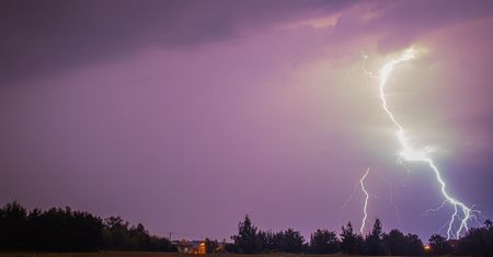 Pogoda na weekend. Piątek słoneczny i ciepły, noc z silnym deszczem i lokalnymi burzami. Sobota pod znakiem deszczu