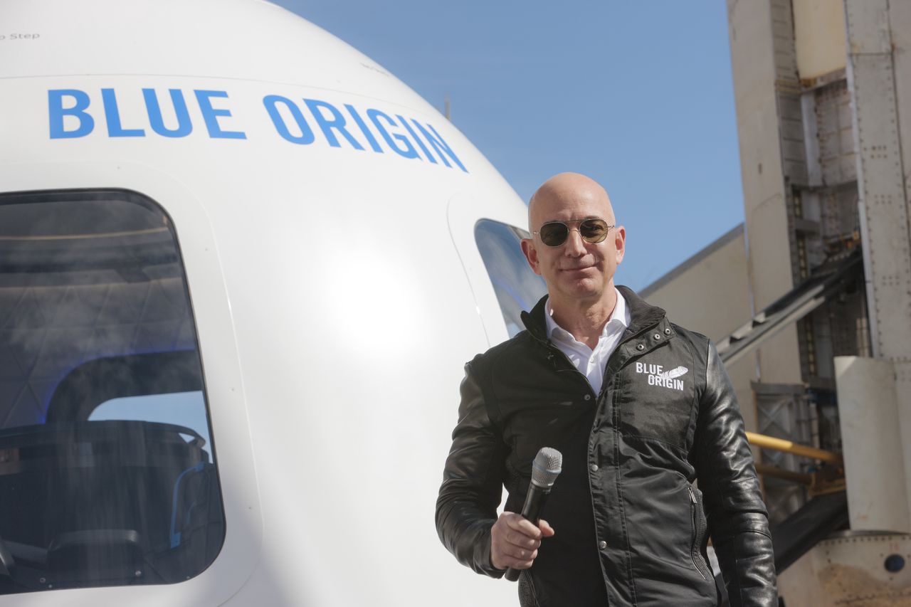 Kto poleci w kosmos z Jeffem Bezosem? Licytacja biletu odbędzie się już dzisiaj - Jeff Bezos wkrótce poleci w kosmos