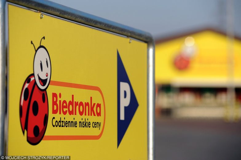 Zarobki w Biedronce. Polska podzielona na strefy A, B i C. Ile rzeczywiście zarabia się na kasie?