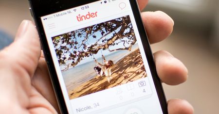 Nowości w Tinderze: użytkownicy będą odtąd wiedzieć o sobie więcej