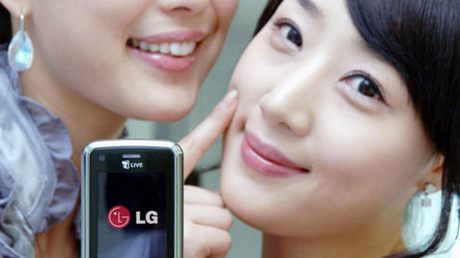 LG SH240 - delikatna skóra zamiast zimnego metalu 1