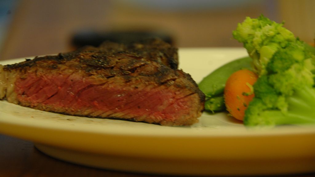 Grillowany mostek wołowy z zewnętrznej części bez kości (samo mięso, (II klasa mięsa)