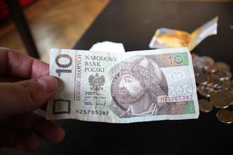 Ile warte jest 10 złotych? Sprawdziliśmy, co można kupić za tę sumę na całym świecie
