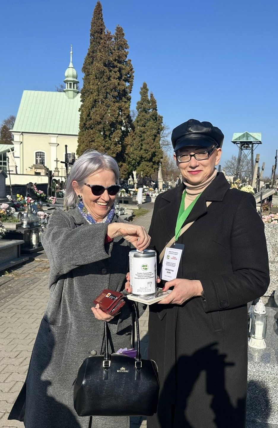 Kwesta PTTK na koneckim cmentarzu. Wśród wolontariuszy była także Katarzyna Sorn