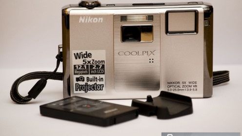 Test: Nikon Coolpix S1000pj z projektorem 1