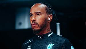 Hamilton wyrzucony z Mercedesa?! Jest odpowiedź na sensacyjne plotki