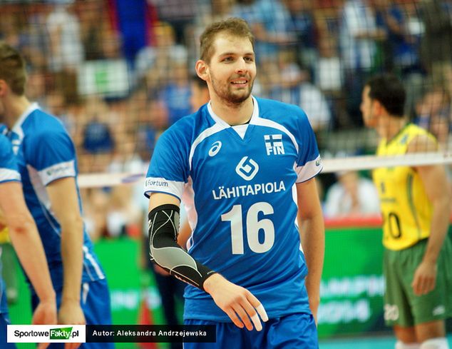 Olli-Pekka Ojansivu był jednym z wyróżniających się graczy reprezentacji Finlandii podczas mundialu w Polsce. Równie solidną formę prezentuje także obecnie na płaszczyźnie klubowej.