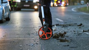 Ostrowiec Świętokrzyski: Potrącenie 33-latki na ul. Polnej. Policja szuka osoby, która jako pierwsza ruszyła z pomocą