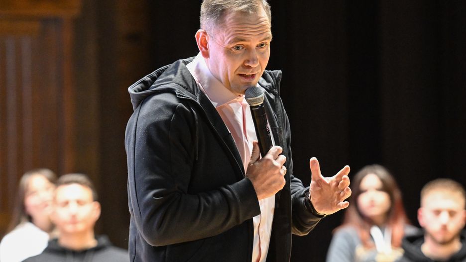 Karol Nawrocki, president of the Institute of National Remembrance and candidate of the Civic Committee in the presidential elections, supported by Law and Justice, speaks during a meeting with supporters at the Henryk Wieniawski Philharmonic Hall in Lublin, Poland, 07 December 2024. Poland will hold its presidential elections in May 2025. EPA/WOJTEK JARGILO Dostawca: PAP/EPA.