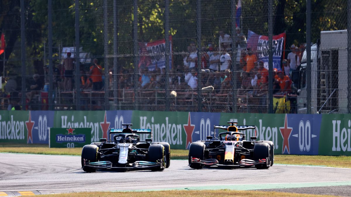 Zdjęcie okładkowe artykułu: Materiały prasowe / Mercedes / Na zdjęciu: Lewis Hamilton (po lewej) i Max Verstappen