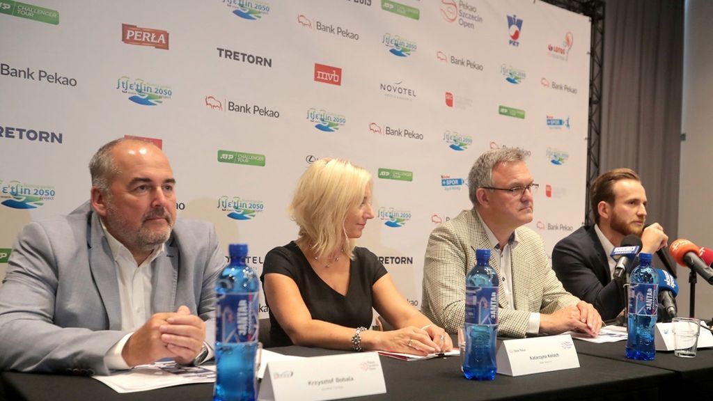 Materiały prasowe / Biuro Prasowe Pekao Szczecin Open / konferencja prasowa turneju Pekao Szczecin Open 2019 (z lewej dyrektor Krzysztof Bobala)