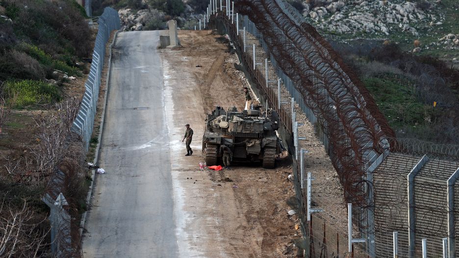 Israel boosts troop presence on Golan Heights amid developments in Syria
epaselect epa11970293 An Israeli tank patrolling along the security fence before entering the buffer zone between Israel and Syria, near the Druze Village of Majdal Shams, in the Israeli-annexed Golan Heights, 17 March 2025. Israel is boosting troop presence on the Golan Heights amid developments in Syria.  EPA/ATEF SAFADI 
Dostawca: PAP/EPA.
ATEF SAFADI
epaselect