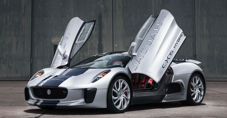 Przeciwnik Bonda w Spectre będzie jeździł Jaguarem C-X75