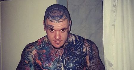 20-latek myślał, że ma kaca. Kosmetyczka go uświadomiła