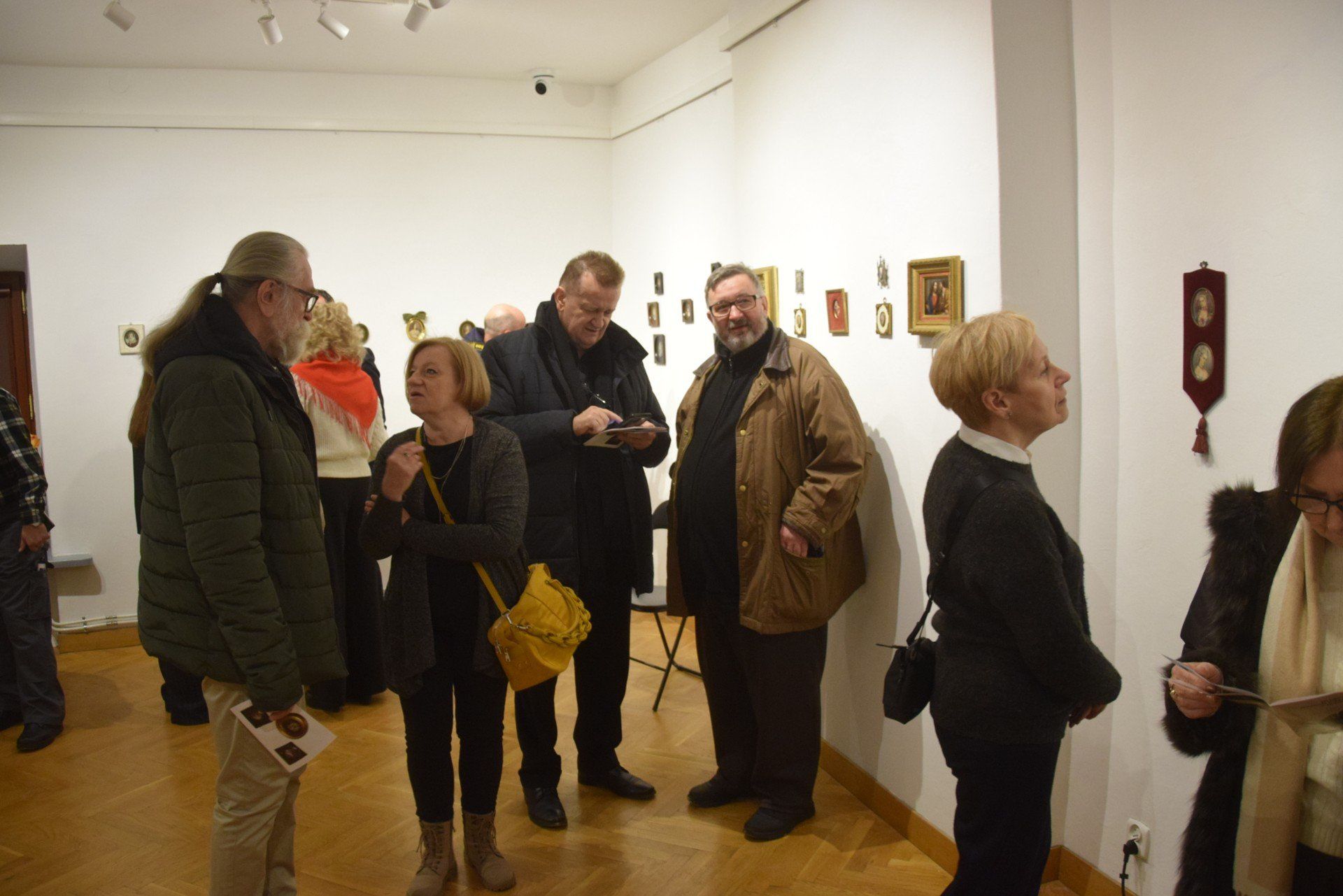 Wernisaż wystawy &#34;Miniatury. Mały format - wielka treść&#34; w Muzeum Diecezjalnym w Tarnowie