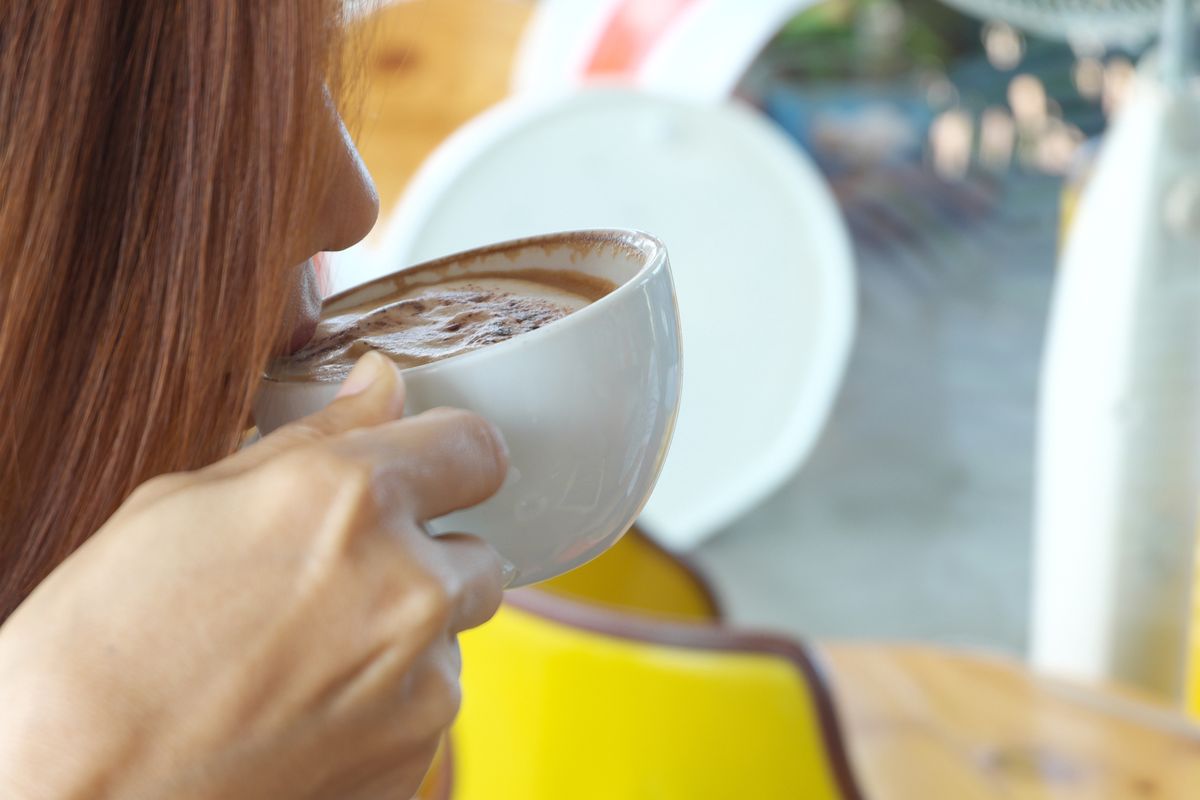 Wypijanie kilku filiżanek kawy dziennie może szkodzić zdrowiu - zdjęcie poglądowe