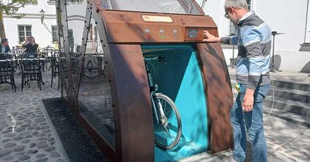 Pierwszy w Polsce automatyczny podziemny parking rowerowy. Sprawdziliśmy, jak działa
