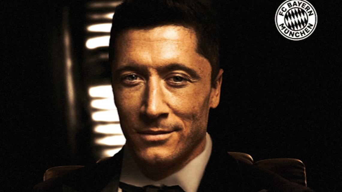 Twitter / TT/Bayern Monachium / Takim zdjęcie Bayern Monachium uhonorował rekord polskiego napastnika.