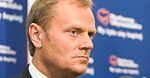 Tusk: Czy ktoś z PiS pomógł tylu dzieciom co ja?